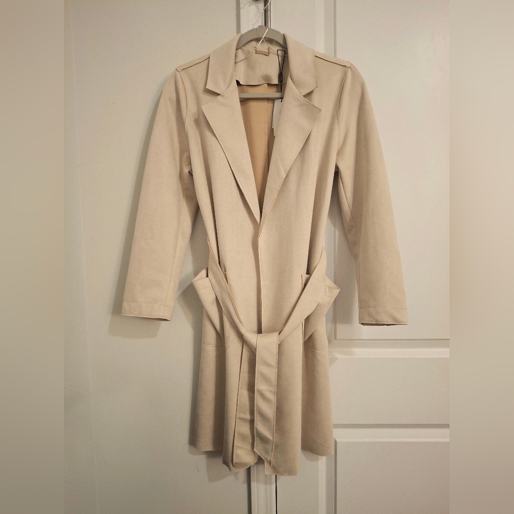 NWT T Tahari Faux Leather Trench In Bone - Picture 2 of 10